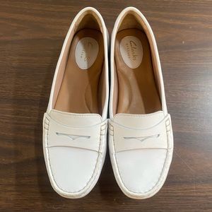 Clark White Driving Loafers (Size 8 New!!)